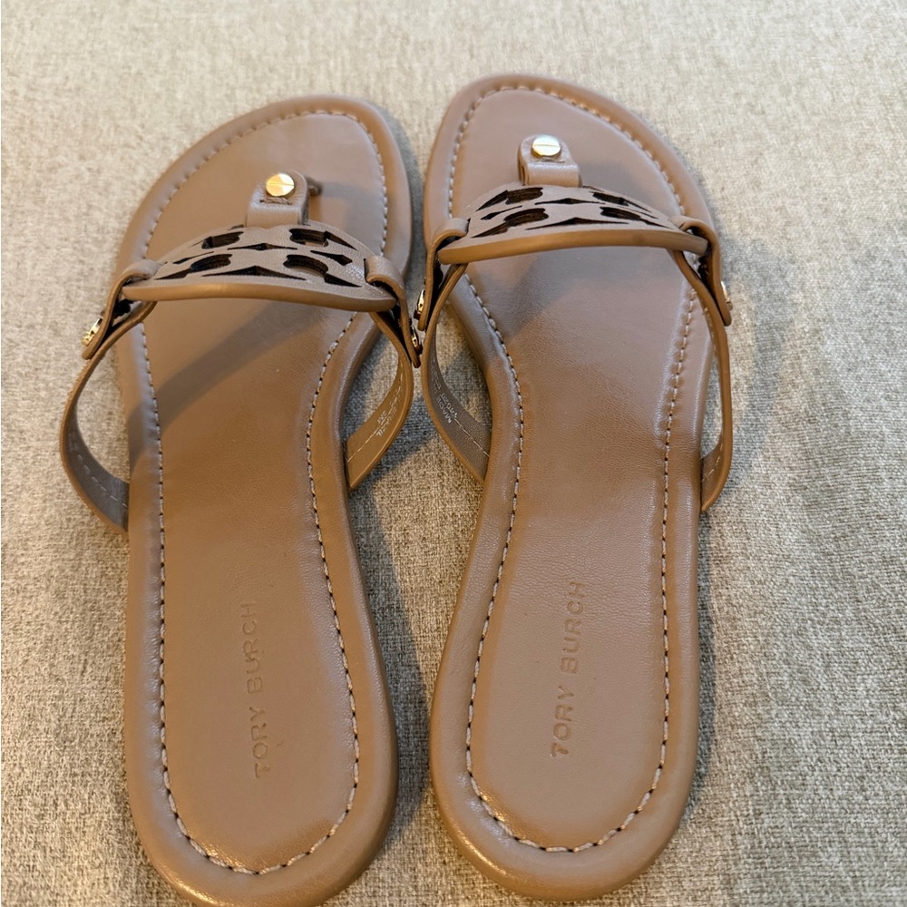 Tory Burch Miller Sandals in Almond Flour. Size 8-Excellent Pre-Owned Condition - Picture 8 of 9